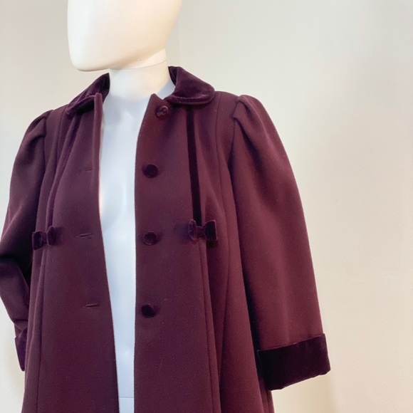 Vintage Rothschild Burgundy Coat with Bows. Dry Cleaned. - Picture 14 of 15